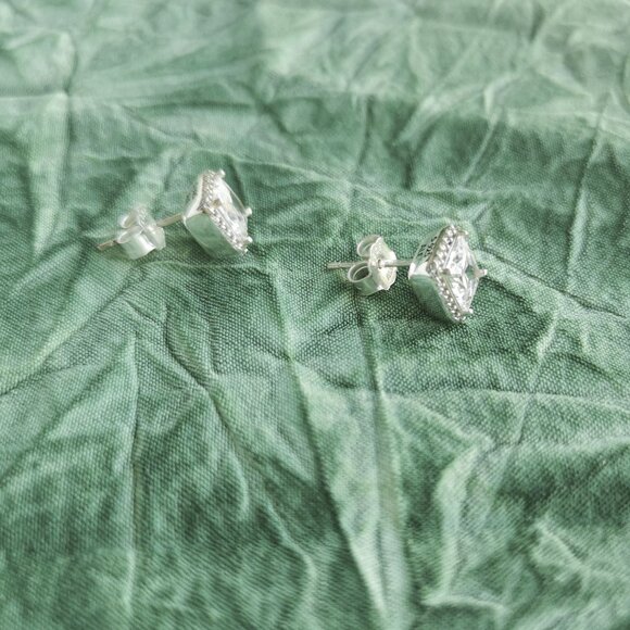 Pandora Square Sparkle Silver Clear Halo Stud Earrings 🎉 - Picture 4 of 4
